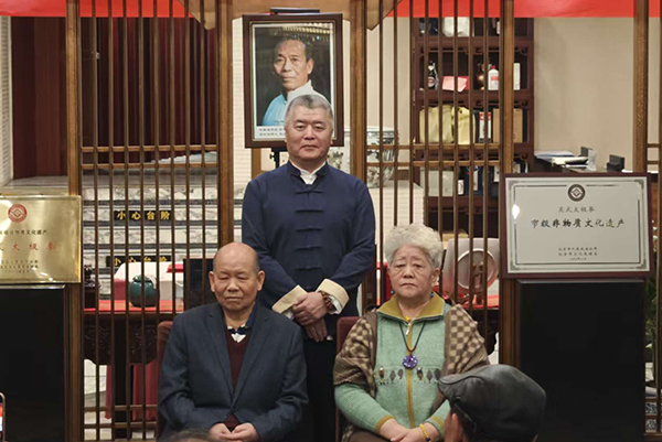 新弟子与师父师母