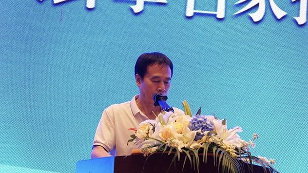 王德明先生主持活动